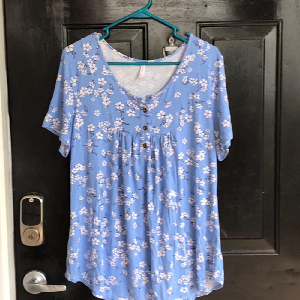 Blue and White Buttoned Short Sleeve Blouse. Size XL